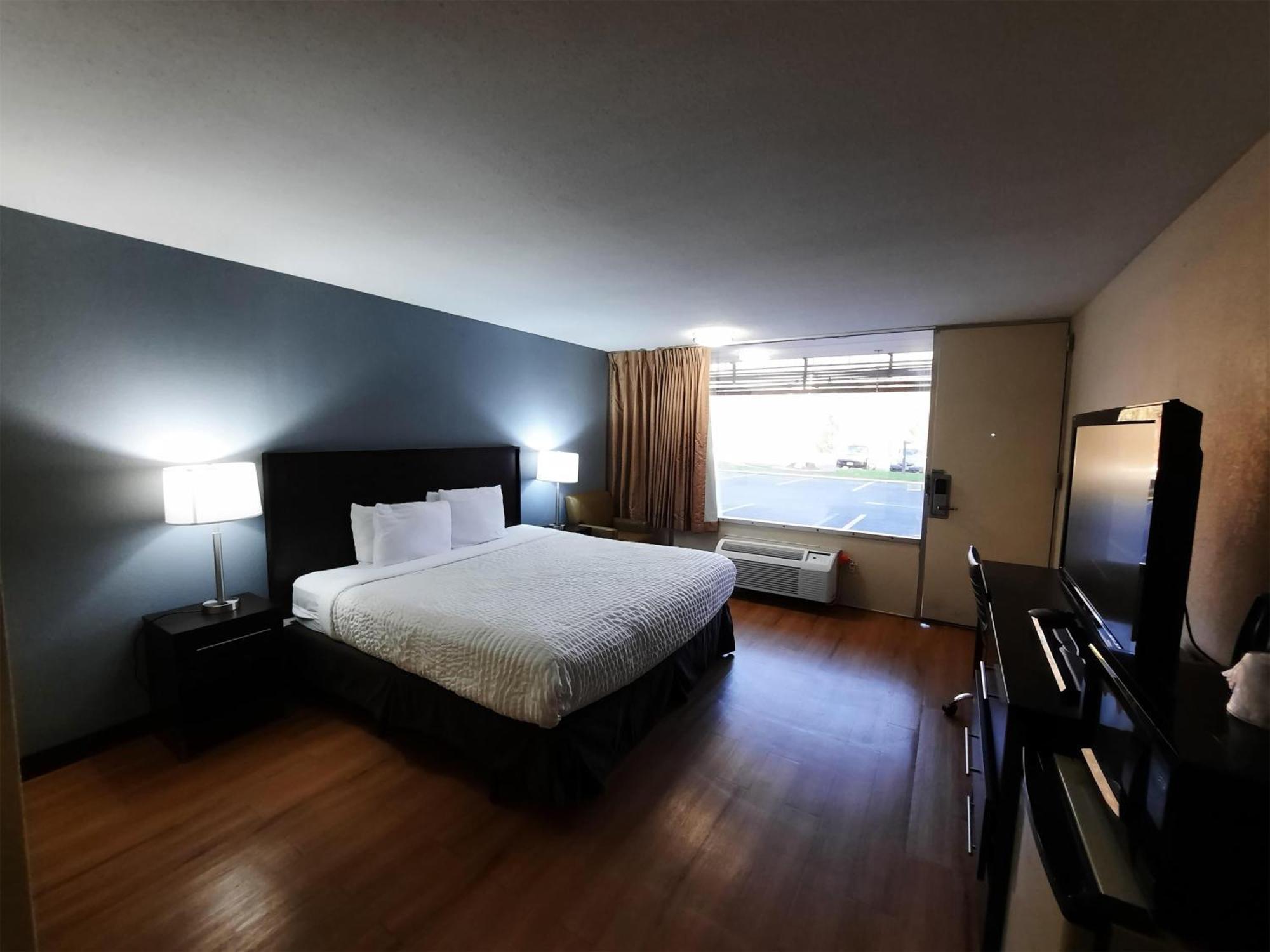 Americas Best Value Inn Moline Exterior photo